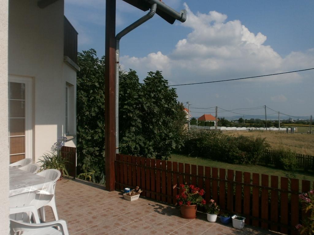 Fehér Rózsa Apartman Apartamento Cserszegtomaj Exterior foto