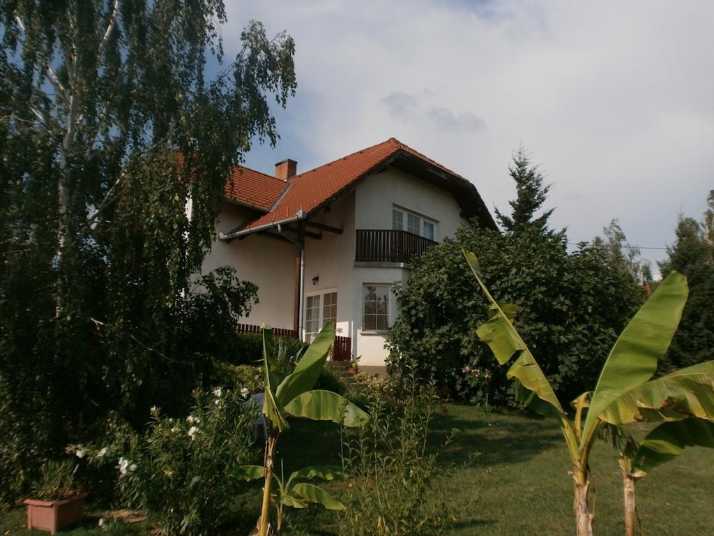 Fehér Rózsa Apartman Apartamento Cserszegtomaj Exterior foto