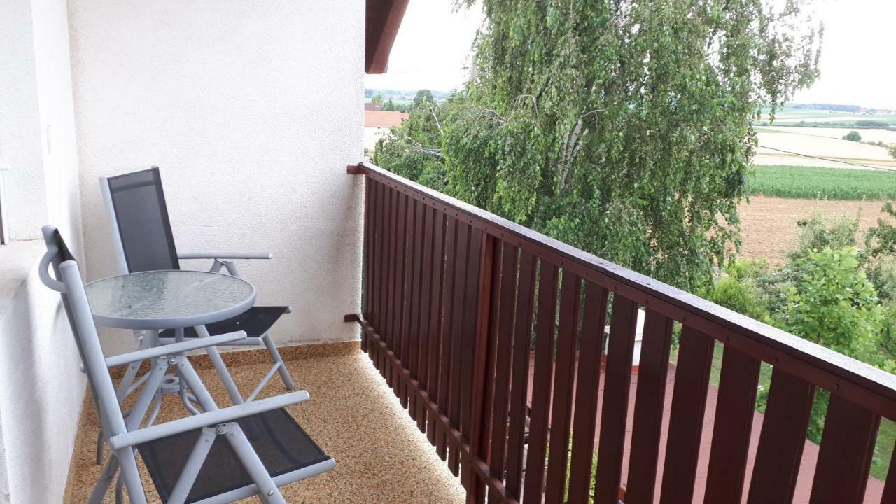 Fehér Rózsa Apartman Apartamento Cserszegtomaj Exterior foto